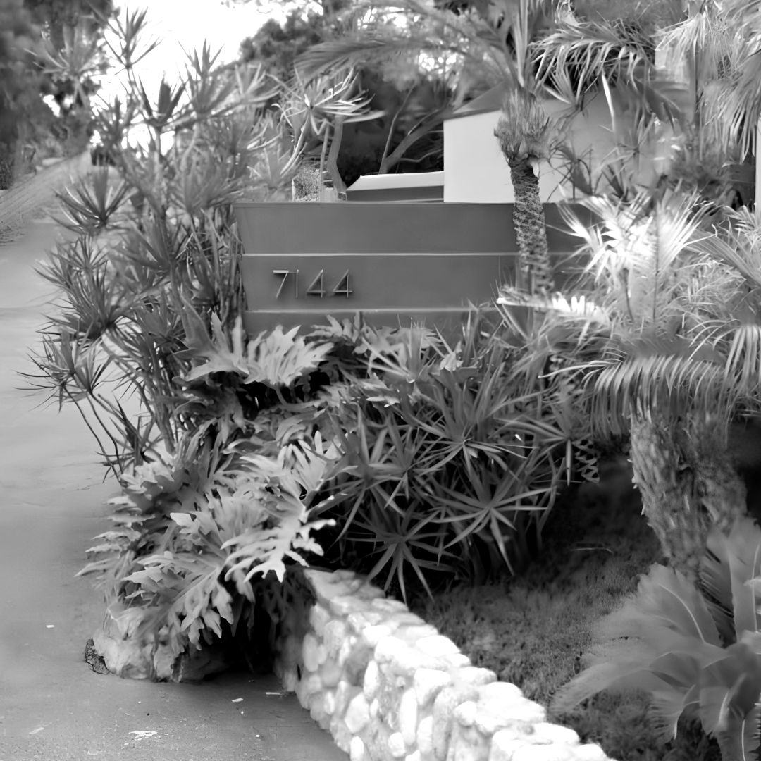 John Lautner's Carling House from 1944 employs 5 inch | 127mm high address numbers in A J Bayer's Modern Narrow Face